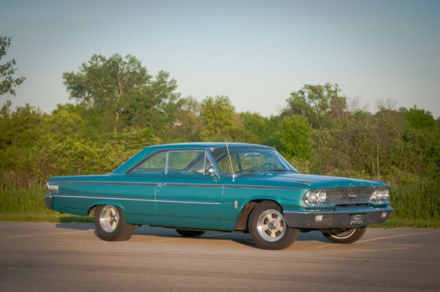 Ford Galaxie 1963 image number 2