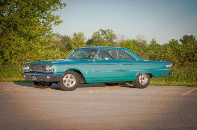 Ford Galaxie 1963 image number 24