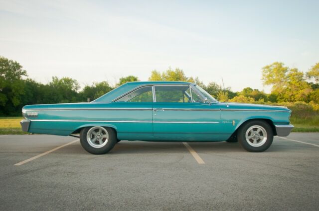 Ford Galaxie 1963 image number 30