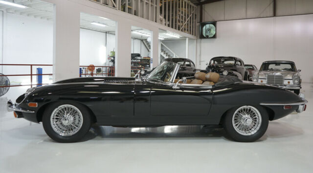 Jaguar E-Type 1970 image number 6