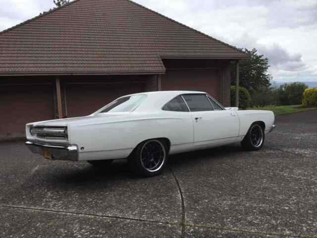 Plymouth Roadrunner 1968 image number 2