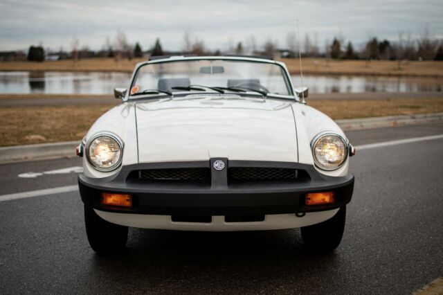 MG MGB 1979 image number 9