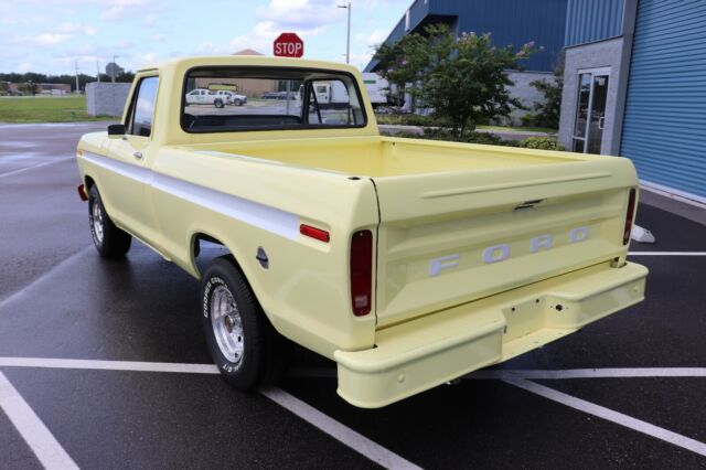 Ford F-100 1976 image number 2