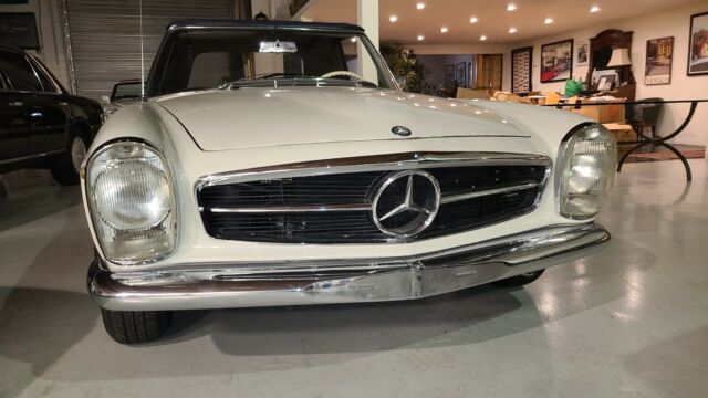 Mercedes-Benz 250 SL 1967 image number 2