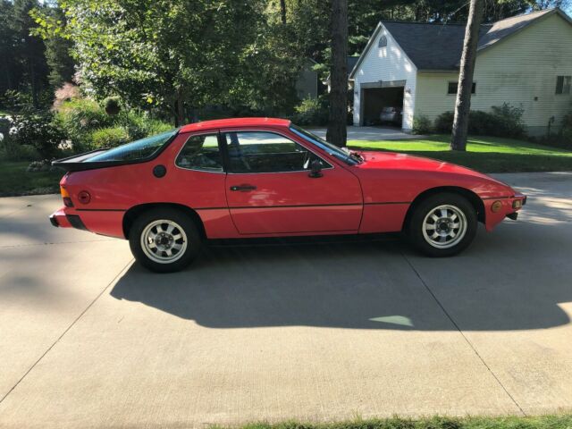 Porsche 924 1977 image number 2