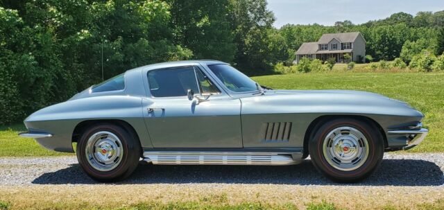 Chevrolet Corvette 1967 image number 24