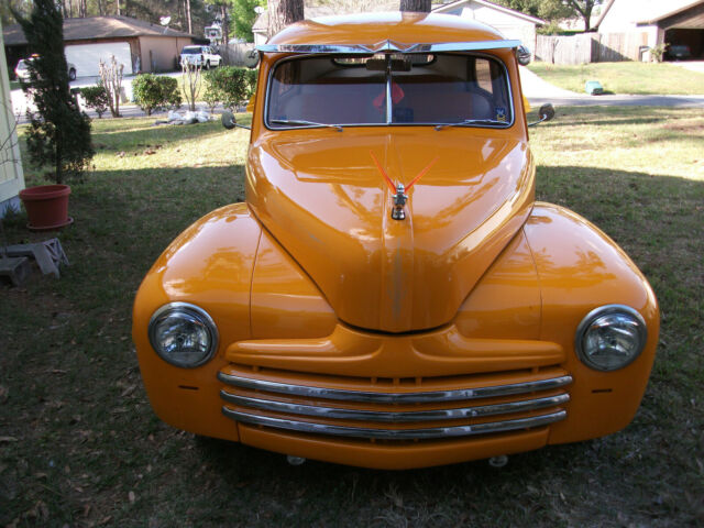 Ford Tudor Deluxe Resto-mod 1947 image number 2