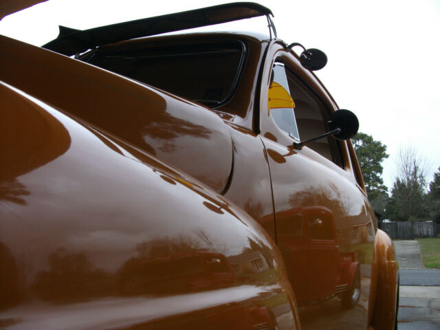 Ford Tudor Deluxe Resto-mod 1947 image number 30