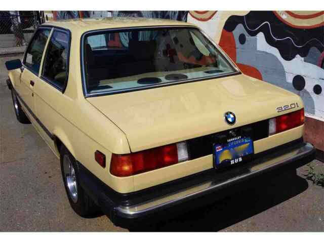 BMW 320i 1979 image number 1