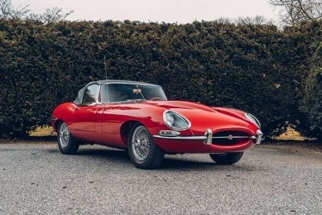 Jaguar E-Type 1966 image number 2