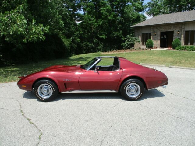 Chevrolet Corvette 1975 image number 0