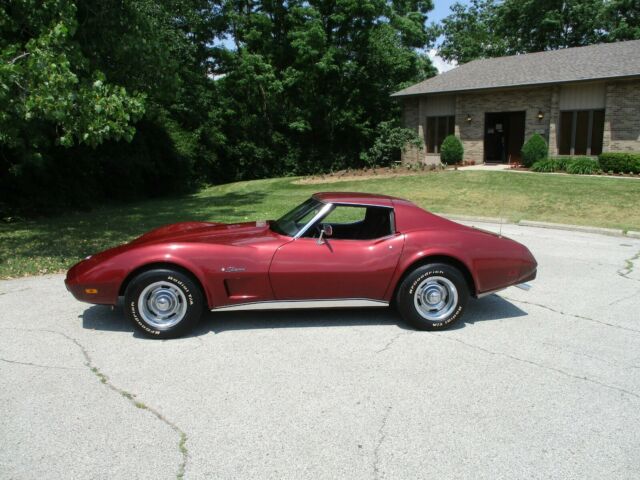 Chevrolet Corvette 1975 image number 18