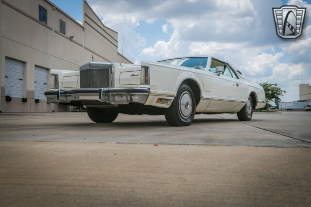 Lincoln Continental 1977 image number 4