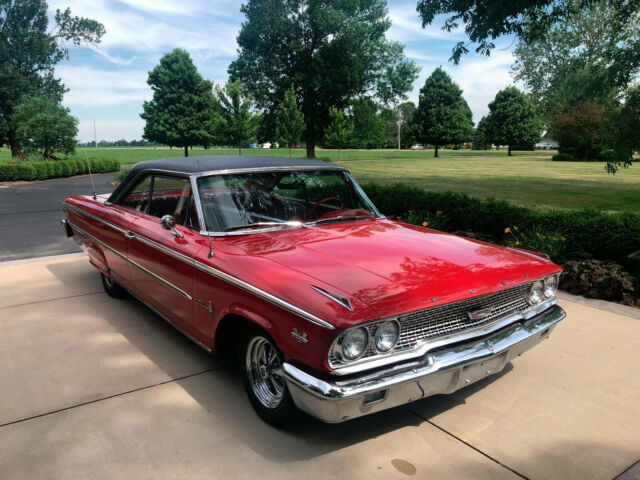 Ford Galaxie 1963 image number 28