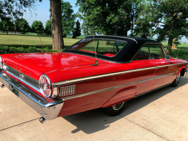 Ford Galaxie 1963 image number 29