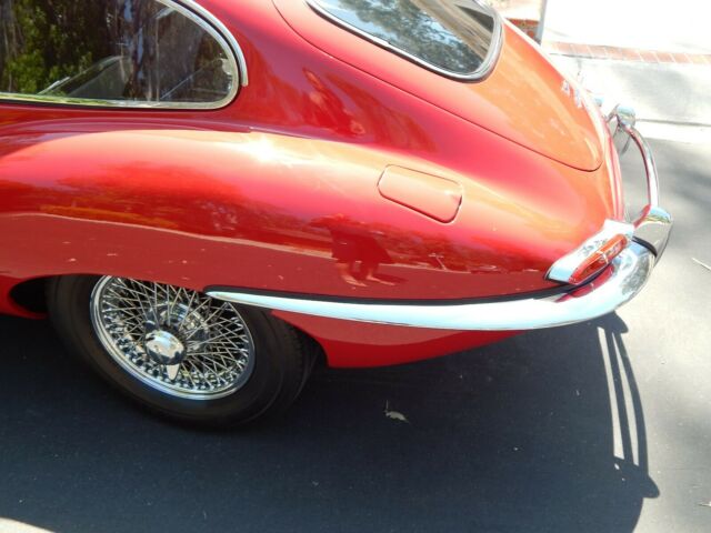 Jaguar E-Type 1966 image number 20