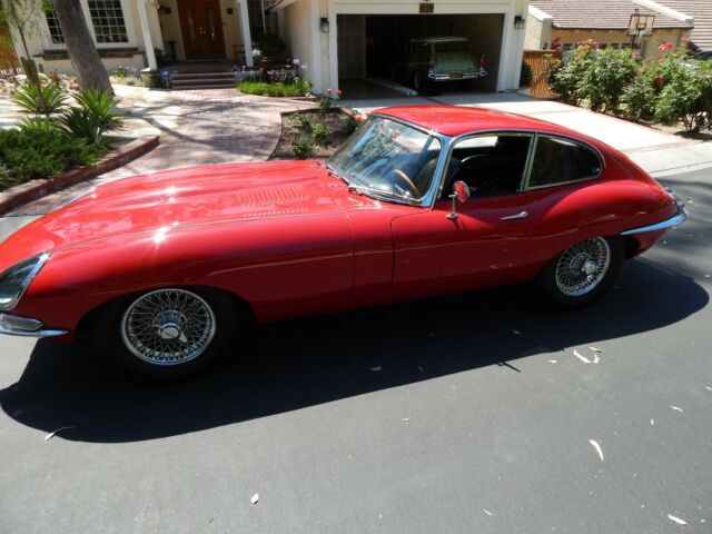 Jaguar E-Type 1966 image number 26