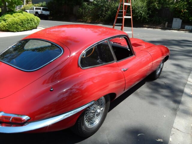 Jaguar E-Type 1966 image number 31