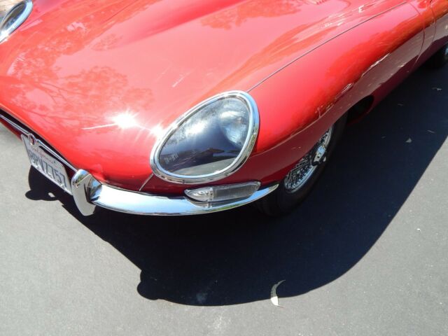 Jaguar E-Type 1966 image number 32