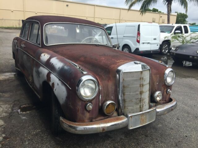 Mercedes-Benz 200-Series 1956 image number 17