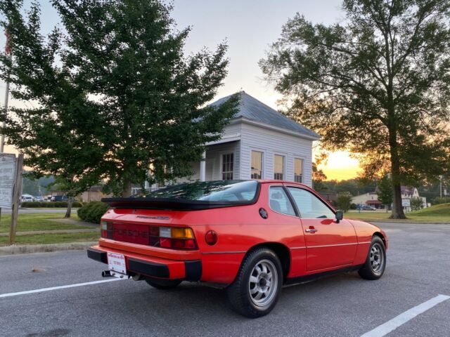 Porsche 924 1977 image number 1