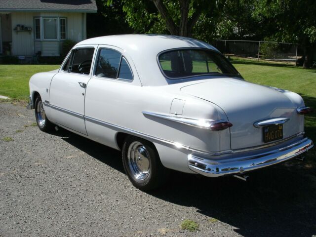 Ford Custom 1951 image number 14