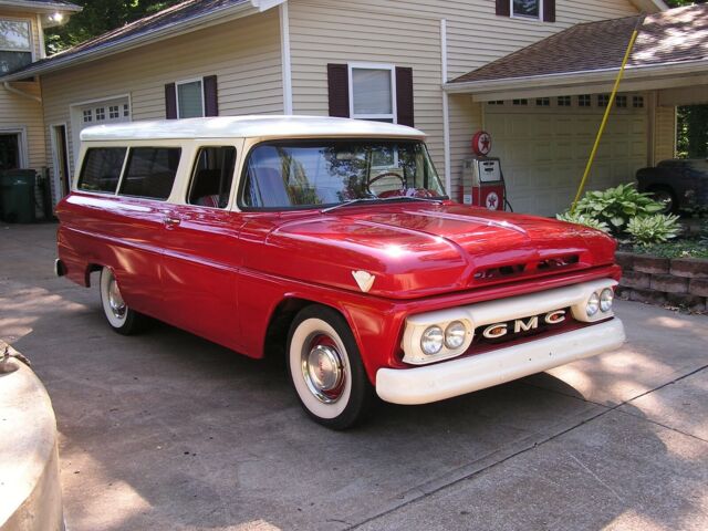 GMC Suburban 1962 image number 2