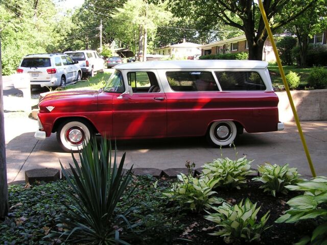 GMC Suburban 1962 image number 7