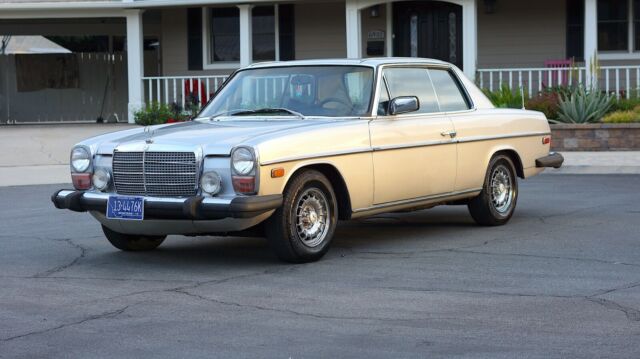 Mercedes-Benz 200-Series 1975 image number 28