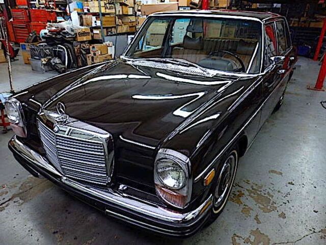 Mercedes-Benz 200-Series 1971 image number 0