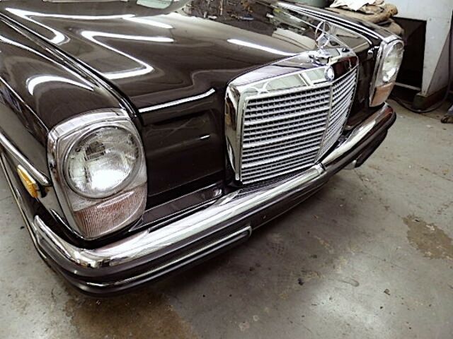 Mercedes-Benz 200-Series 1971 image number 11