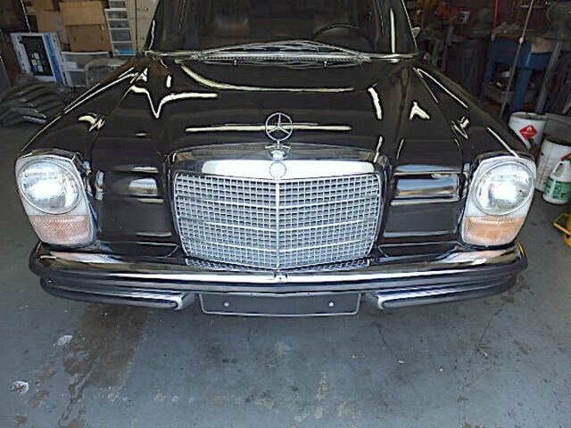 Mercedes-Benz 200-Series 1971 image number 2