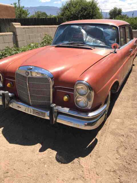 Mercedes-Benz 220S 1964 image number 0