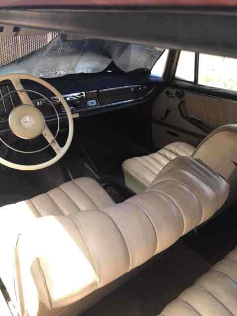 Mercedes-Benz 220S 1964 image number 17