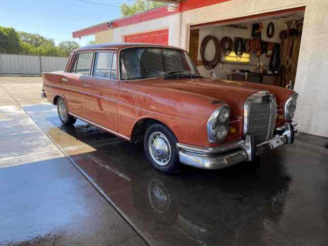 Mercedes-Benz 220S 1964 image number 5