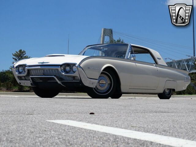 Ford Thunderbird 1961 image number 4