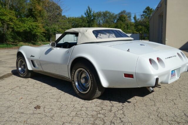 Chevrolet Corvette 1975 image number 16