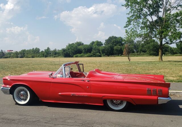 Ford Thunderbird 1960 image number 16