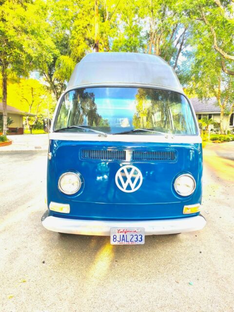 Volkswagen Bus/Vanagon 1972 image number 1