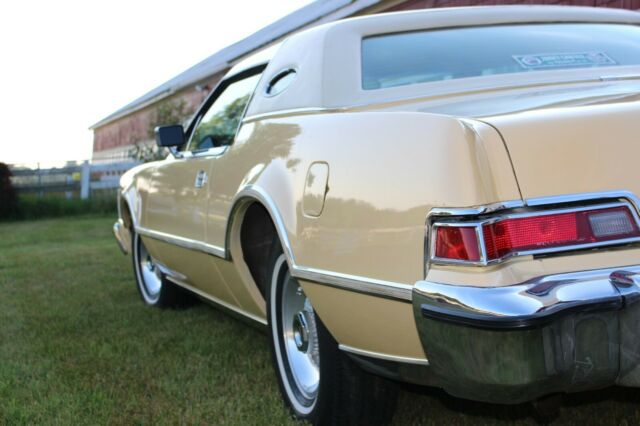 Lincoln Continental 1976 image number 3