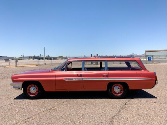 Pontiac Catalina 1961 image number 2