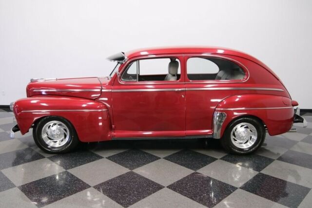 Ford Deluxe 1946 image number 26