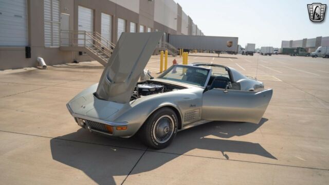 Chevrolet Corvette 1972 image number 18