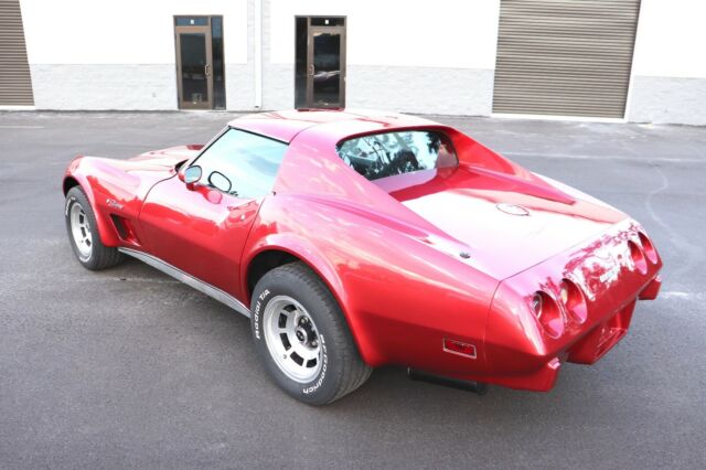 Chevrolet Corvette 1976 image number 2