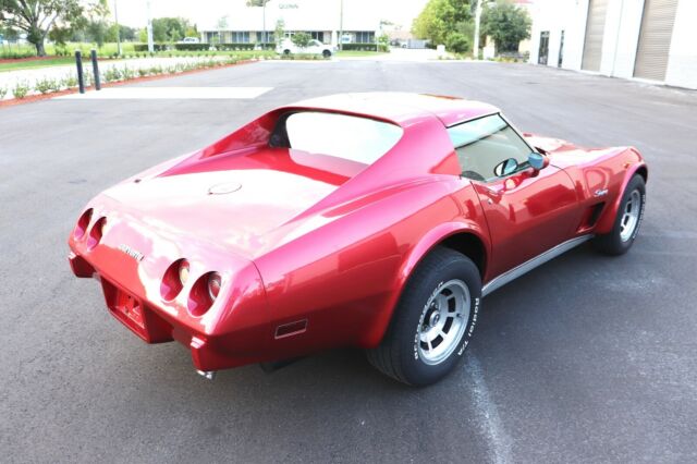 Chevrolet Corvette 1976 image number 3