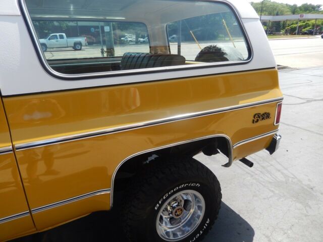 GMC Jimmy 1973 image number 17