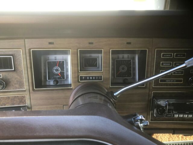 Lincoln Continental 1972 image number 47