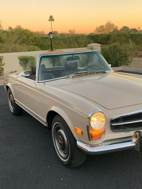 Mercedes-Benz SL-Class 1970 image number 2