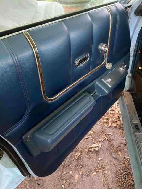 Ford Country Squire 1974 image number 15