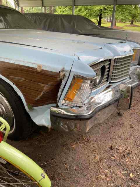 Ford Country Squire 1974 image number 30